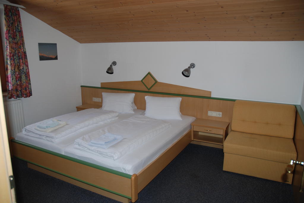 Haus Saumspitz Apartment Sankt Anton am Arlberg Room photo